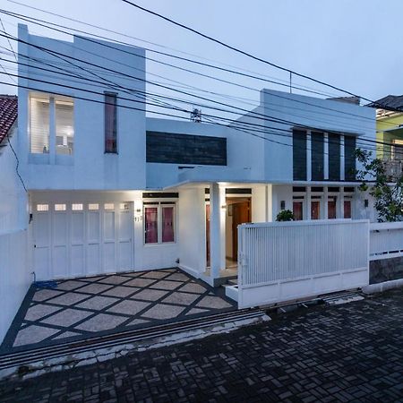 Spacious, White-Villa Belgareti @Kiara Condong Bandung Exterior foto