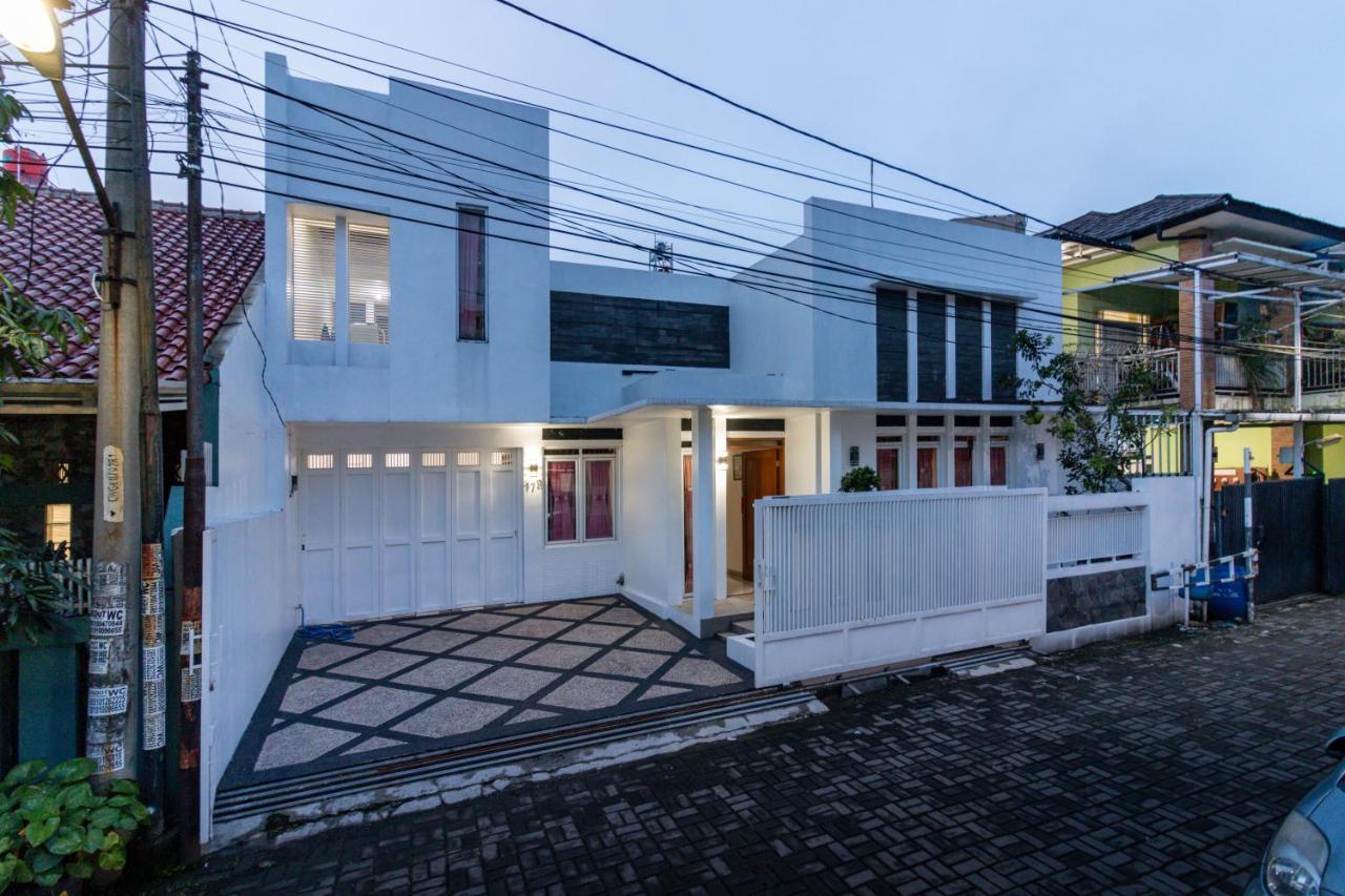 Spacious, White-Villa Belgareti @Kiara Condong Bandung Exterior foto